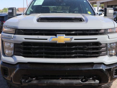 Used 2024 Chevrolet Silverado 2500 Custom w/ Custom Convenience Package AWD/4WD image 2