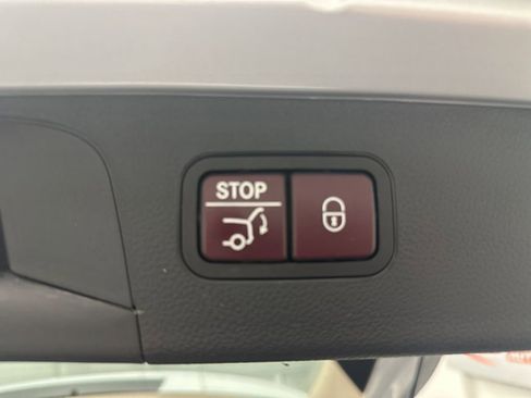 Used 2018 Mercedes-Benz GLC 300 4MATIC image 26