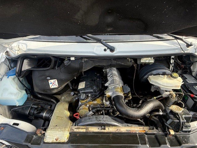 Used 2003 Dodge Sprinter 2500 RWD image 19