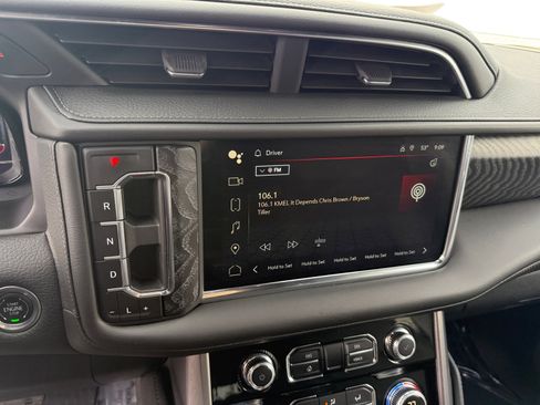 Used 2024 GMC Yukon XL Denali image 12