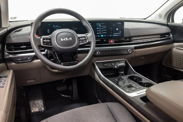 Used 2025 Kia Carnival LX FWD image 7