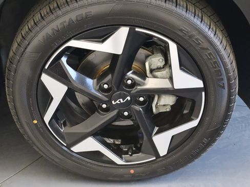 Used 2024 Kia Seltos EX FWD image 10