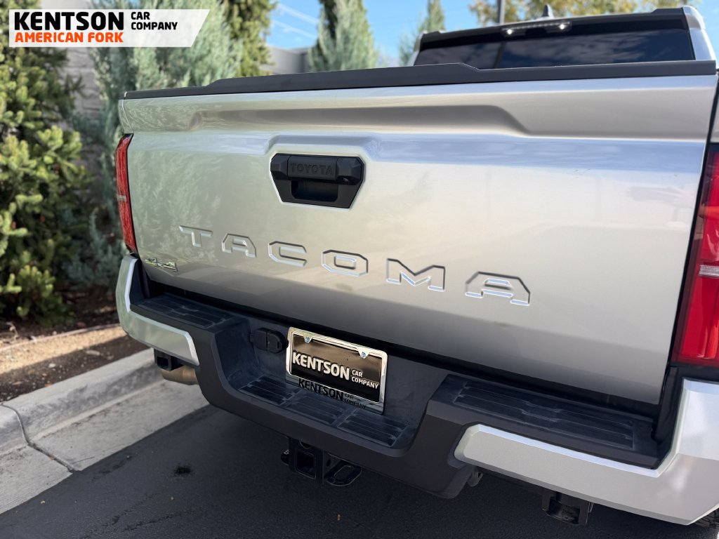 Used 2025 Toyota Tacoma SR5 AWD/4WD image 33