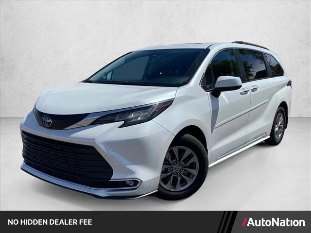 Used 2022 Toyota Sienna XLE w/ XLE Plus Package FWD image 1