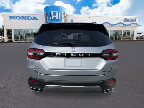 Used 2026 Honda Pilot Touring image 4