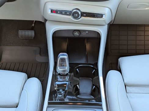 New 2026 Volvo XC40 B5 Plus w/ Protection Package Premier image 20