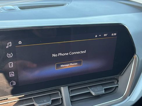 Used 2025 Chevrolet Trax LT FWD image 19