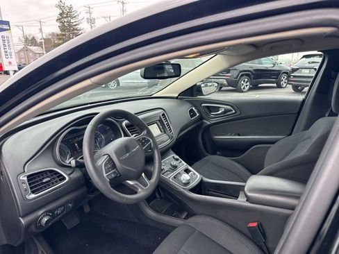 Used 2016 Chrysler 200 Limited image 7