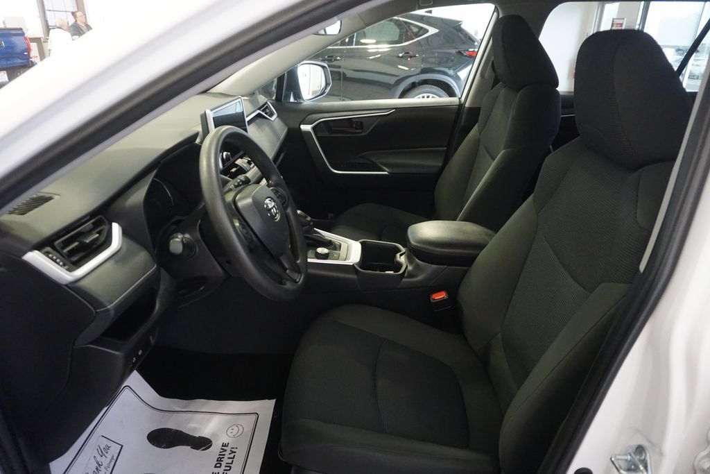 Certified 2025 Toyota RAV4 LE AWD/4WD image 17