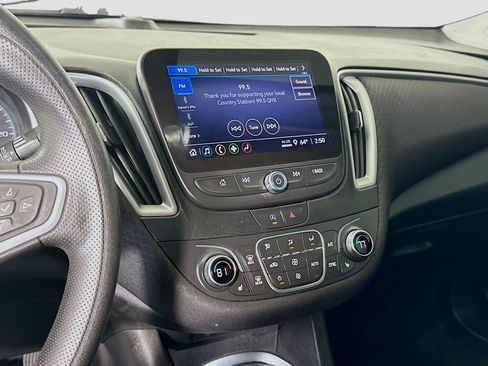Used 2022 Chevrolet Malibu LT image 18