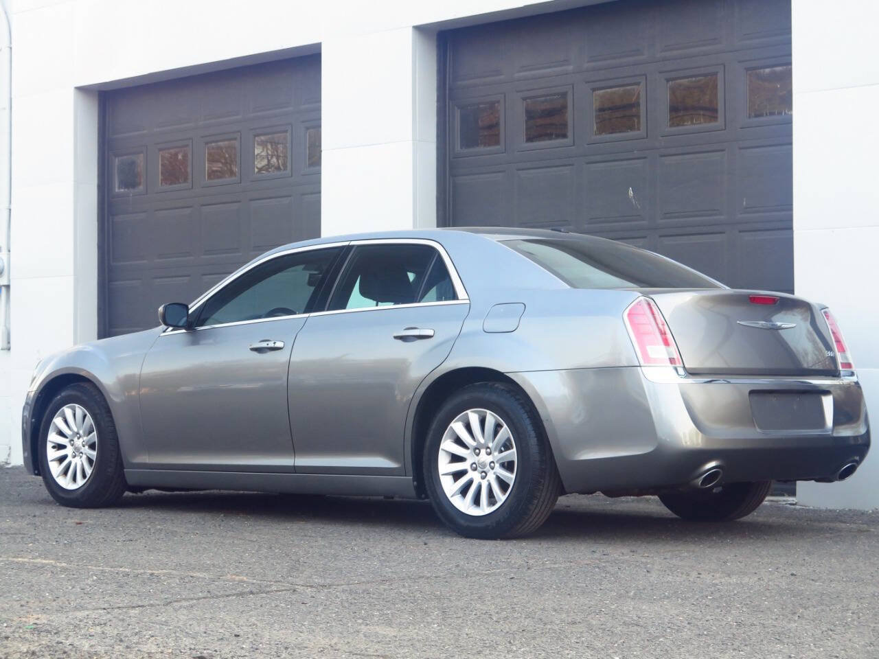 Used 2012 Chrysler 300 RWD image 3