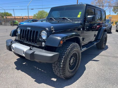 Used 2015 Jeep Wrangler Unlimited Sahara w/ Connectivity Group AWD/4WD image 11