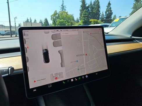 Used 2023 Tesla Model Y Long Range AWD/4WD image 29
