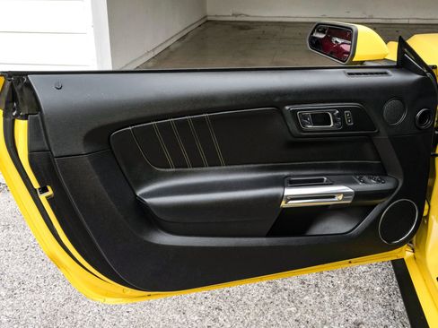 Used 2016 Ford Mustang Premium image 38