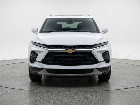 Used 2025 Chevrolet Blazer LT image 2