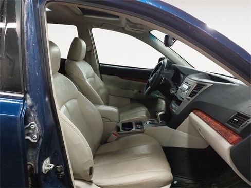 Used 2011 Subaru Outback 2.5i Limited image 9