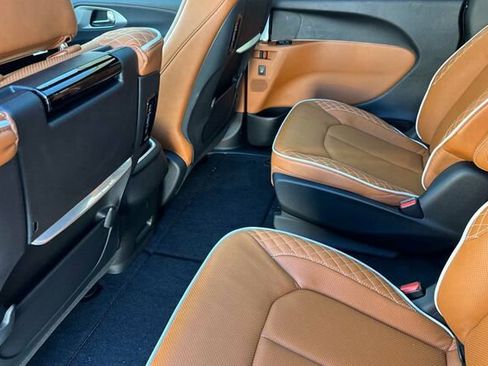 New 2026 Chrysler Pacifica Pinnacle image 9