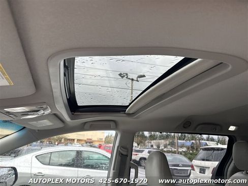 Used 2013 Toyota Sienna XLE image 25