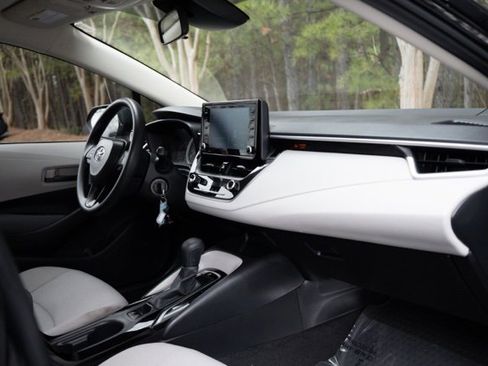 Used 2022 Toyota Corolla LE image 25