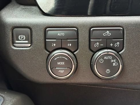 Used 2024 Chevrolet Silverado 1500 LT AWD/4WD image 40