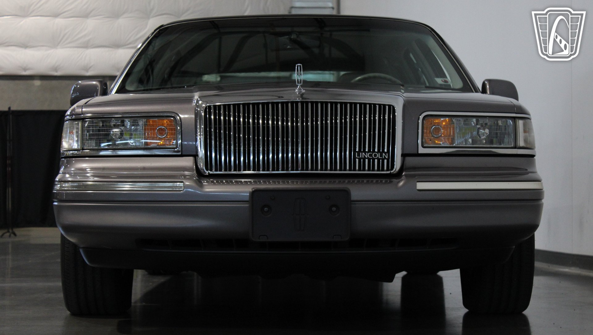 Used 1996 Lincoln Town Car Signature RWD image 30