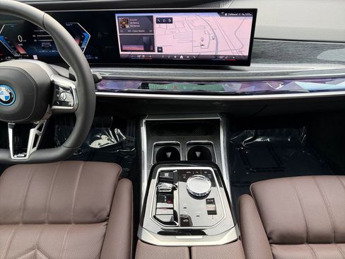 Certified 2026 BMW 750e xDrive AWD/4WD image 11