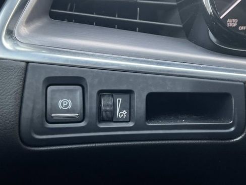 Used 2023 Cadillac XT5 Luxury image 32