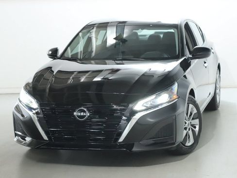 Used 2023 Nissan Altima 2.5 S FWD image 3