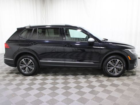Used 2024 Volkswagen Tiguan SE image 33