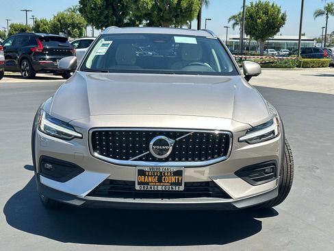 New 2026 Volvo V60 B5 Cross Country Plus w/ Climate Package image 2