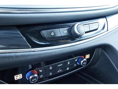 Used 2022 Buick Enclave Premium image 27