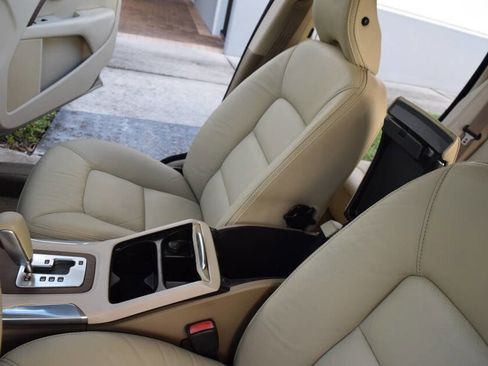 Used 2011 Volvo XC70 3.2 w/ Premium Pkg image 56