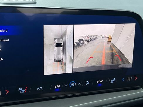 New 2025 Chevrolet Traverse LT w/ Enhanced Driving Package image 25