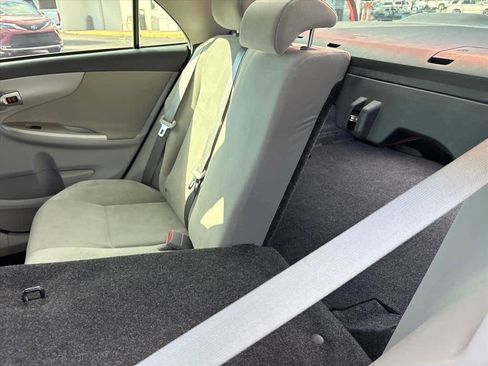 Used 2013 Toyota Corolla LE image 9