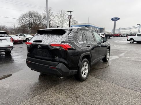 Used 2019 Toyota RAV4 XLE image 9