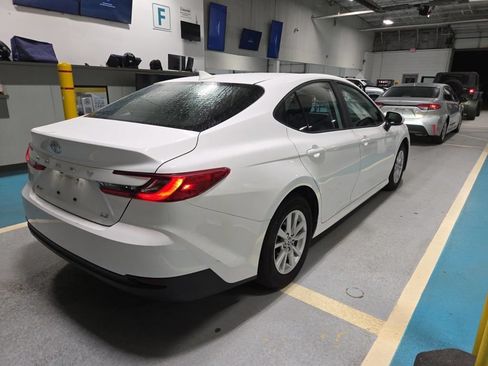 Used 2026 Toyota Camry LE FWD image 5