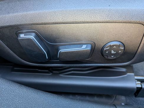 Used 2025 BMW 430i xDrive w/ Premium Package image 40