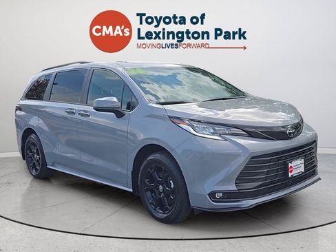 Used 2026 Toyota Sienna XLE Woodland Edition AWD/4WD image 7