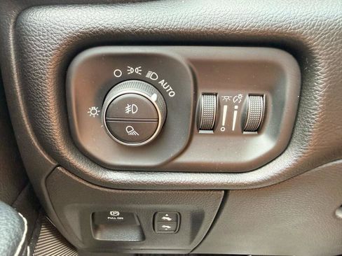 Used 2025 RAM 1500 Laramie AWD/4WD image 22