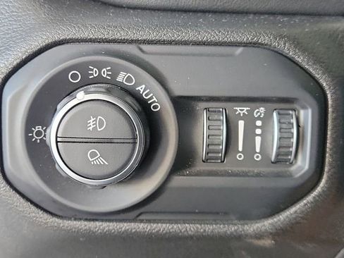 Used 2020 Jeep Gladiator Overland image 15