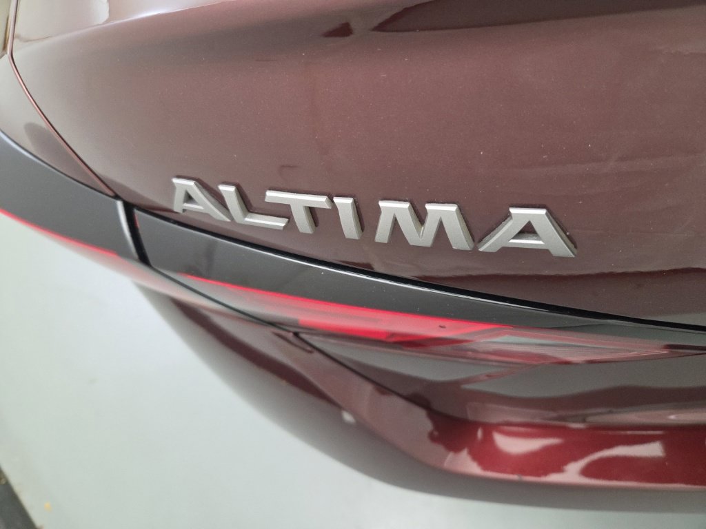 Used 2025 Nissan Altima 2.5 SV FWD image 10