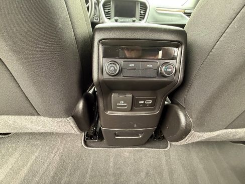 Used 2022 GMC Acadia SLE w/ Driver Convenience Package AWD/4WD image 16