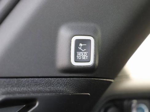 New 2025 Jeep Grand Cherokee Altitude image 8