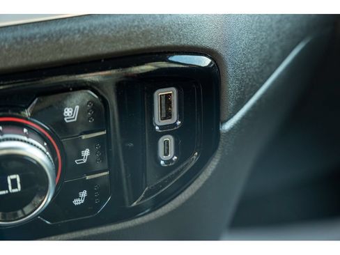 Used 2025 GMC Sierra 2500 SLT AWD/4WD image 28