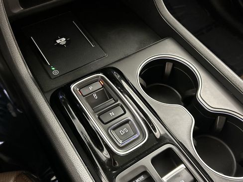 Used 2025 Honda Pilot Elite image 15