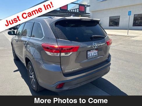 Used 2018 Toyota Highlander XLE FWD image 3