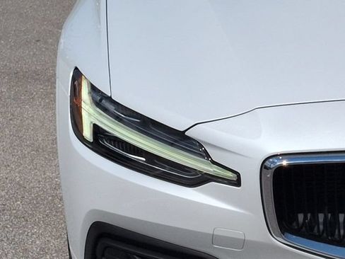 Used 2019 Volvo S60 T5 Momentum w/ Premium Package FWD image 10