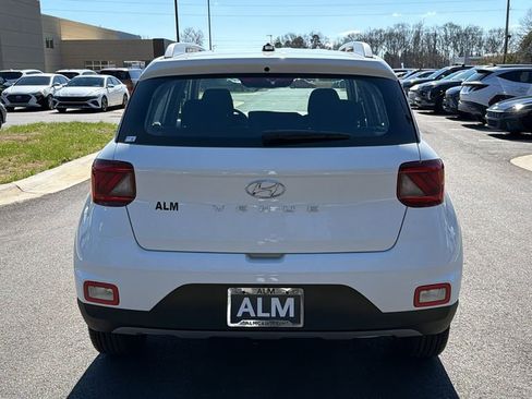 New 2026 Hyundai Venue SEL FWD image 7