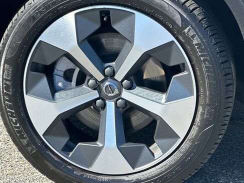 Certified 2023 Volvo XC40 B5 Plus w/ Protection Package Premier image 32