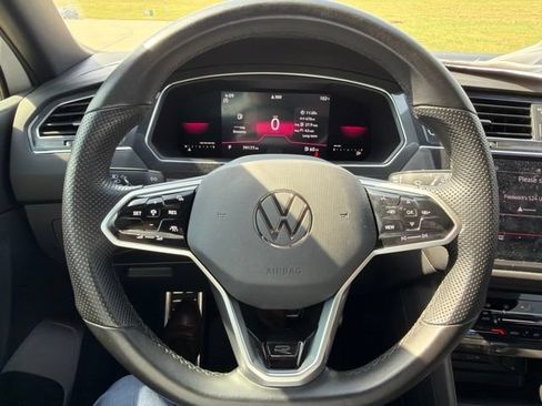 Used 2023 Volkswagen Tiguan SE R-Line FWD image 11